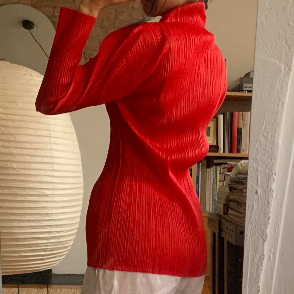 Issey Miyake Pleats Please Red Turtleneck - Picture 4 of 7